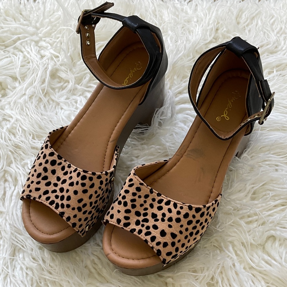 QUPID Black and Tan Leopard Sandals